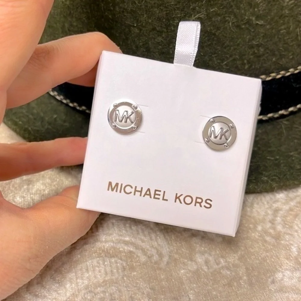 Michael Kors michael box tone